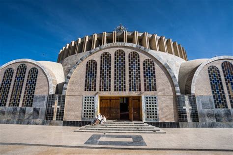 A Igreja de Santa Maria de Zion: Uma Jornada Espiritual Através de Tonalidades Terrosas e Formas Geométricamente Abstratas!