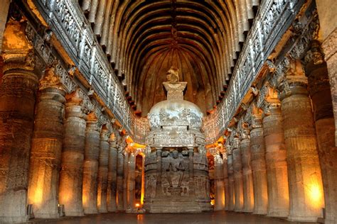  Ajanta Caves: Uma Visão Divina e Abismal da Existência Humana!